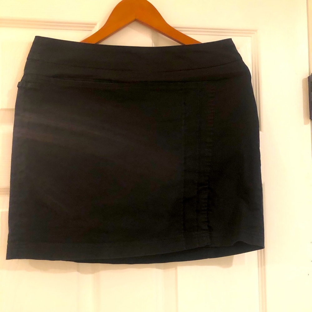 Black golf skort perfect for your next round